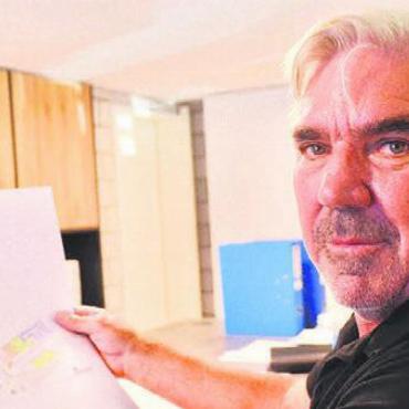 Einblick in Berufswelten bieten - OK-Präsident Josef Villiger mit dem Plan des Messegeländes für die SIGA 25. Bild: tst