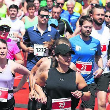 661 Teilnehmer starteten letztes Jahr am Wohler Pfingstlauf. Die Organisatoren der LR Wohlen hoffen dieses Jahr auf noch mehr Anmeldungen. Die neue 5-km-Kurzstrecke soll dabei helfen, zusätzliche Läuferinnen und Läufer für den Lauf zu begeistern. Bild: Archiv/spr