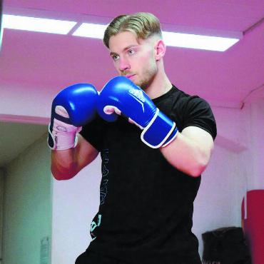 Messen mit den Gladiatoren - Bleibt fokussiert: Roy Cipriano bereitet sich auf seinen ersten Profikampf vor. Abgesehen von der Bezeichnung ändert sich nicht viel für ihn. Bild: Eric Lotti