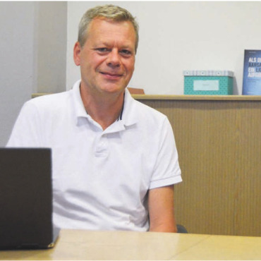 Bevölkerung möglichst breit abholen - Davon, dass Online-Dialoge den Zugang zur Mitgestaltung fördern, sind Gemeinderat Peter Ammann (links) und Gemeindeammann Mario Räber überzeugt. Bild: Annemarie Keusch