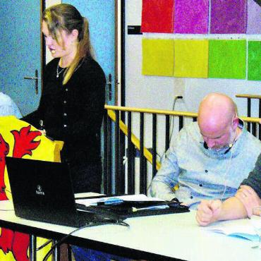 Keine Container für Asylbewerber - Die zuständige Gemeinderätin Kim Heimgartner bei der Präsentation der Vorlage «Wohncontainer für Asylsuchende». Bild: Alphonse Hauser