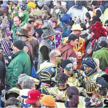 Das Kostümkarussell dreht sich - Selbst zum Monsterkonzert vom vergangenen Jahr kam man kostümiert. Muri steht für eine farbenfrohe, facettenreiche Fasnacht. Nun organisieren die Vereinigten Fasnachtsgesellschaften eine Fasnachtskleiderbörse. Bild: zg