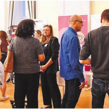 Speed-Dating mit der Gemeinde - Auch nach dem offiziellen Teil wurde an den Tischen rege diskutiert.