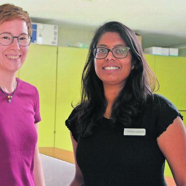 Viel Raum, um mitzugestalten - Judith Melchers (links) und Gowsalya Somas in den Räumlichkeiten der Hausarztpraxis Muri Freiamt an der Singisenstrasse. Bild: Annemarie Keusch