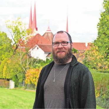 «An ihm einen Narren gefressen» - Andreas Biermann ergänzt das Seelsorgeteam mit dem Schwerpunkt Familienpastoral. Bild: Verena Anna Wigger