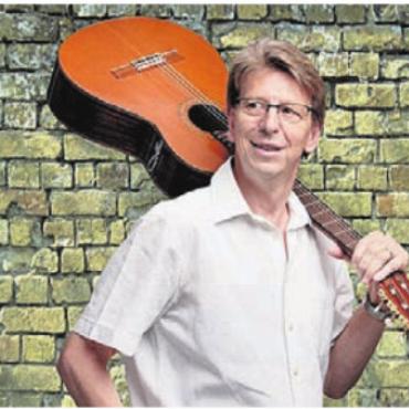 Tanznachmittag - Erwin Live sorgt für die Musik. Bild: zg