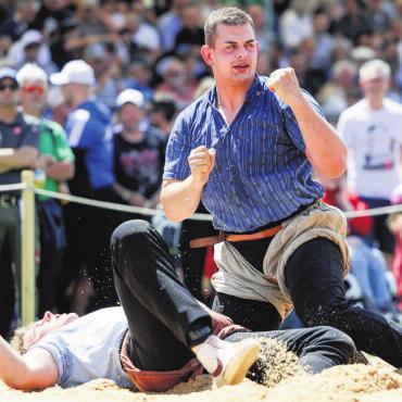 «Schönster Tag im Schwingerleben» - Starke Leistung, grosser Jubel: Andreas Döbeli bezwingt Marius Frank im fünften Gang.