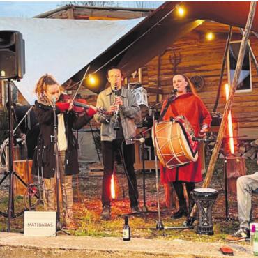 Musikwelten unter einem Dach - Die Zürcher Balkan Gipsy Band Matidaraš machte den Festivalauftakt auf dem Sternenplatz.