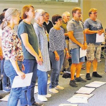 Grosses Jubiläum der Dirigentin - Der Regi-Chor beim Proben in Morschach. Bild: zg