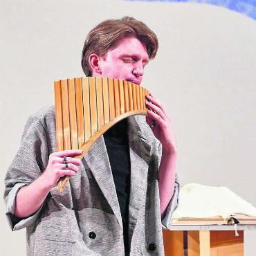 Eine geballte Ladung Weihnachten - Jonas Gross, Panflötist aus Merenschwand, lädt zum Weihnachtskonzert.