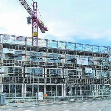 Mehr Schulraum im Sommer - Ebenso der Ersatzneubau Notterhaus, wo auch Mediothek und Kinderkrippe Platz finden.