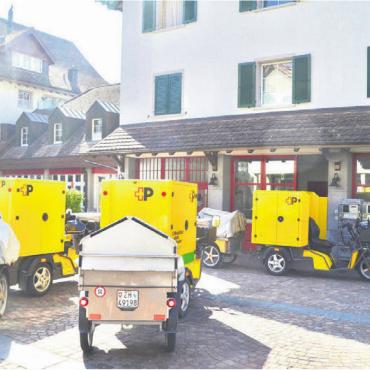Postangebote künftig im Volg - Noch ist die Poststelle Oberlunkhofen unterhalb der Gemeindeverwaltung zu Hause.