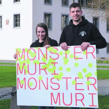 Es wird wieder monströs - Jetzt sind Sandra Zimmermann und Reto Businger quasi alleine auf dem Klosterhof. Am 8. Februar hoffen sie auf über 2000 Guggen-Mitglieder und viel Publikum am nächsten «Monster».