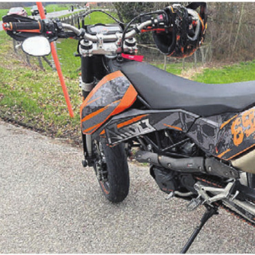 Mit Traktor kollidiert - Der Motorradfahrer wurde zum Glück nur leicht verletzt. Bild: pz