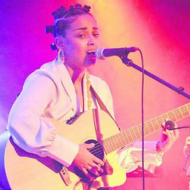 Zwei Abende voller Highlights - Sie hat mit ihrer Stimme die Anwesenden verzaubert: Aileen Pilgrim alias «Noorai». Bilder: Celeste Blanc (4) / zg (1)