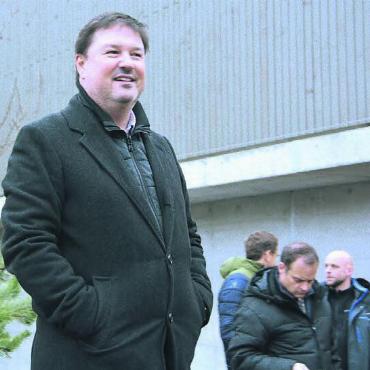 Erster Einblick in den Saal - Gemeinderat Michael Gutknecht begrüsste die zahlreichen Interessierten.