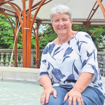 Mit viel Liebe zum Detail - Lisbeth Wilmes erinnert sich an zig schöne Begegnungen – mit Gästen, im Team und mit Auftraggebenden. Bild: Annemarie Keusch