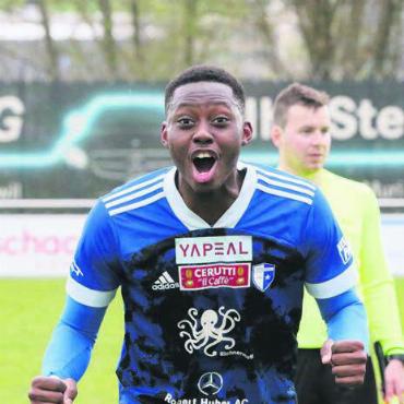 Freude und Trauer - Siegtor in der Nachspielzeit. Wohlens Nathan Kisisa jubelt über seine Kiste gegen Concordia Basel im April.