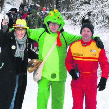 Mit Fasnacht infiziert - Bei den Teilnehmenden herrschte trotz kalten Temperaturen super Stimmung. Bild: cbl