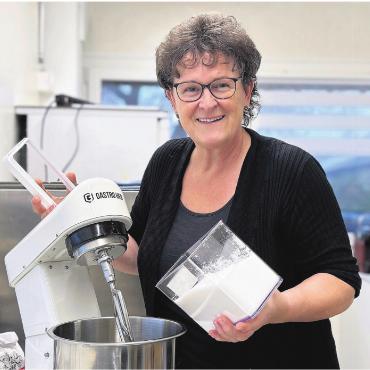 Zu gefallen, das war nie ihr Ziel - Angepackt hat Milly Stöckli immer, das tut sie künftig noch öfter in der Produktion für den Hofladen. Bild: Annemarie Keusch