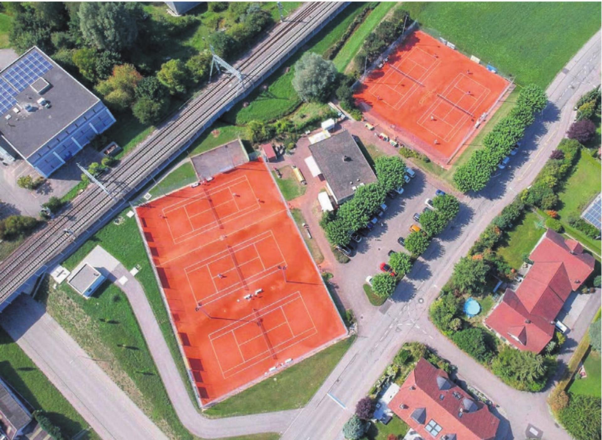 Auf den Tennisplätzen in Muri messen sich ab dem 30. August ganz viele Tennisbegeisterte. Bild: zg - Das Bild wird blockiert. – Möglicherweise durch einen aktiven Adblocker.