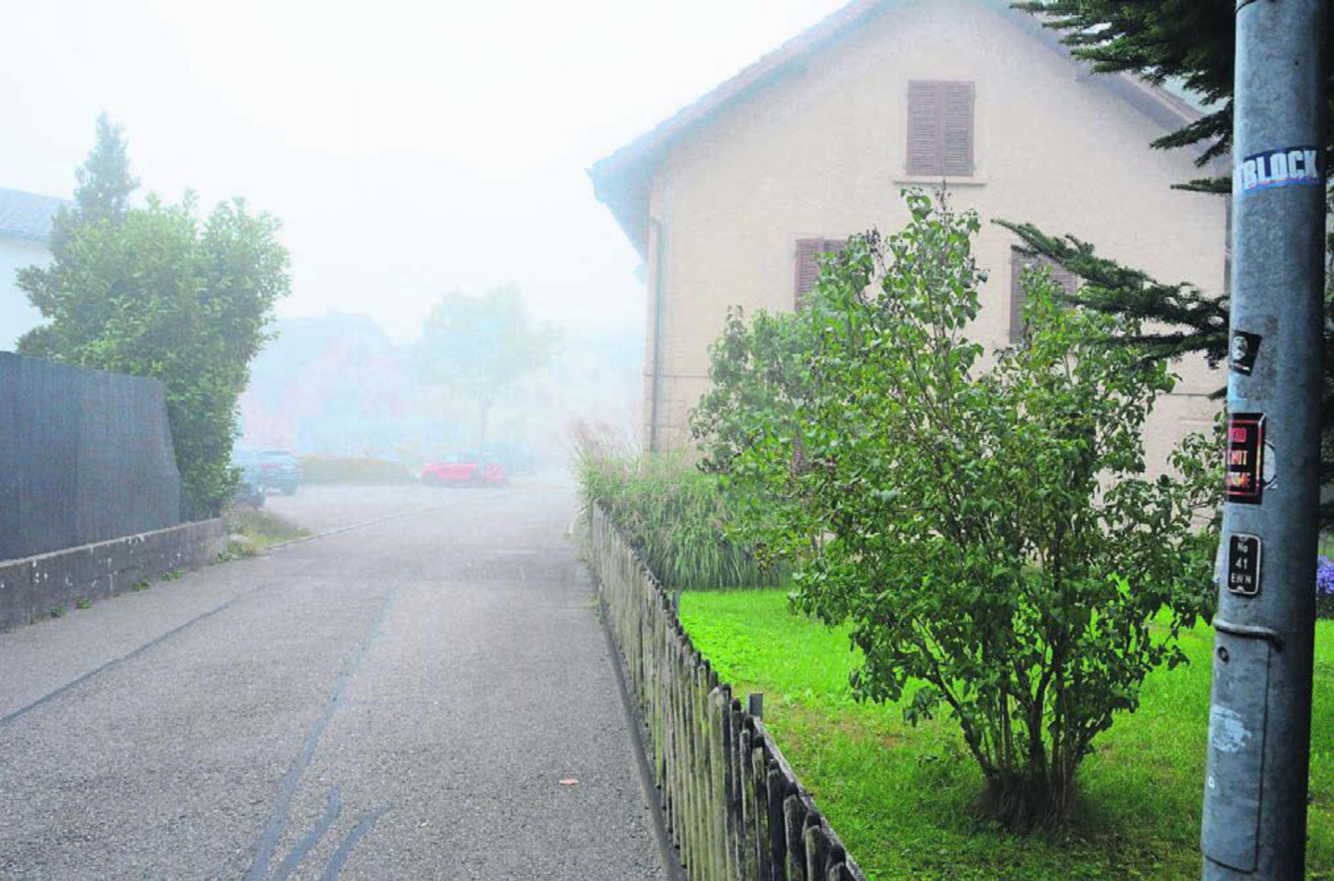 Das Grundstück und die Liegenschaft befinden sich in unmittelbarer Nähe zum Dorfplatz. Für die angestrebte Neugestaltung des Zentrums bietet der Kauf daher viel Entwicklungspotenzial. Bild: Chregi Hansen