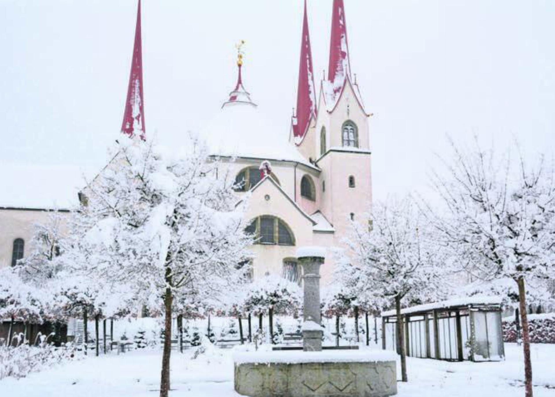 Das Kloster Muri trägt ein Winterkleid.