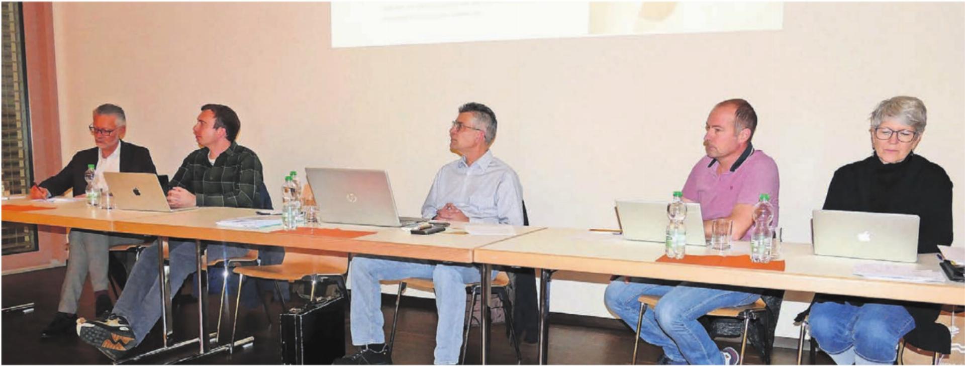 Führten durch die Versammlung: (v. l.) Michael Jablonowski, Andreas Koller, Marcel Huber, Manuel Groth und Rita Bucher-Brem. Bild: Stefan Treier - Das Bild wird blockiert. – Möglicherweise durch einen aktiven Adblocker.