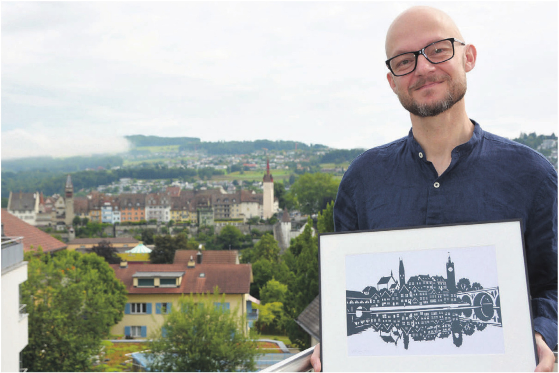 Markus Eichhorn wurde von der Kulisse der Bremgarter Altsstadt inspiriert. Die Skyline hat er in einem Scherenschnitt festgehalten.Bild: Sabrina Salm - Das Bild wird blockiert. – Möglicherweise durch einen aktiven Adblocker.