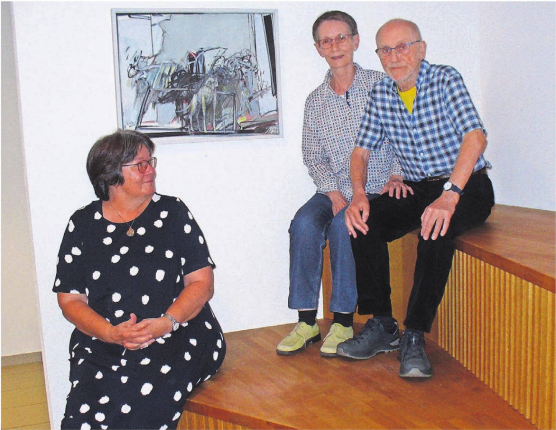Der Künstler Remo Roth mit seiner Partnerin Katharina Sigrist sowie der Ausstellungsleiterin Marianne Kürsteiner vor einem seiner bekanntesten Bilder, «Kreatur, in der Gegenwart verloren». Bild: Alphonse Hauser - Das Bild wird blockiert. – Möglicherweise durch einen aktiven Adblocker.