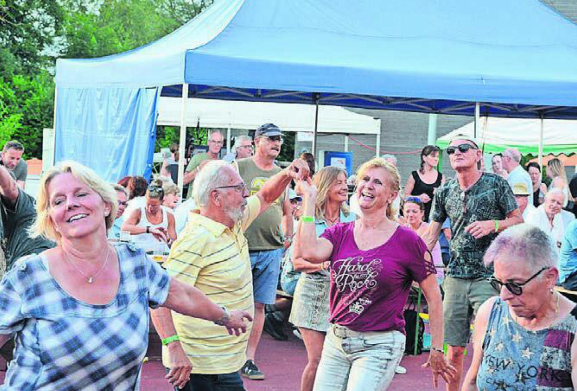 Die vielen Cover- und Partybands im diesjährigen Programm werden dafür sorgen, dass vor der Bühne ganz viel getanzt wird. Bild: Archiv