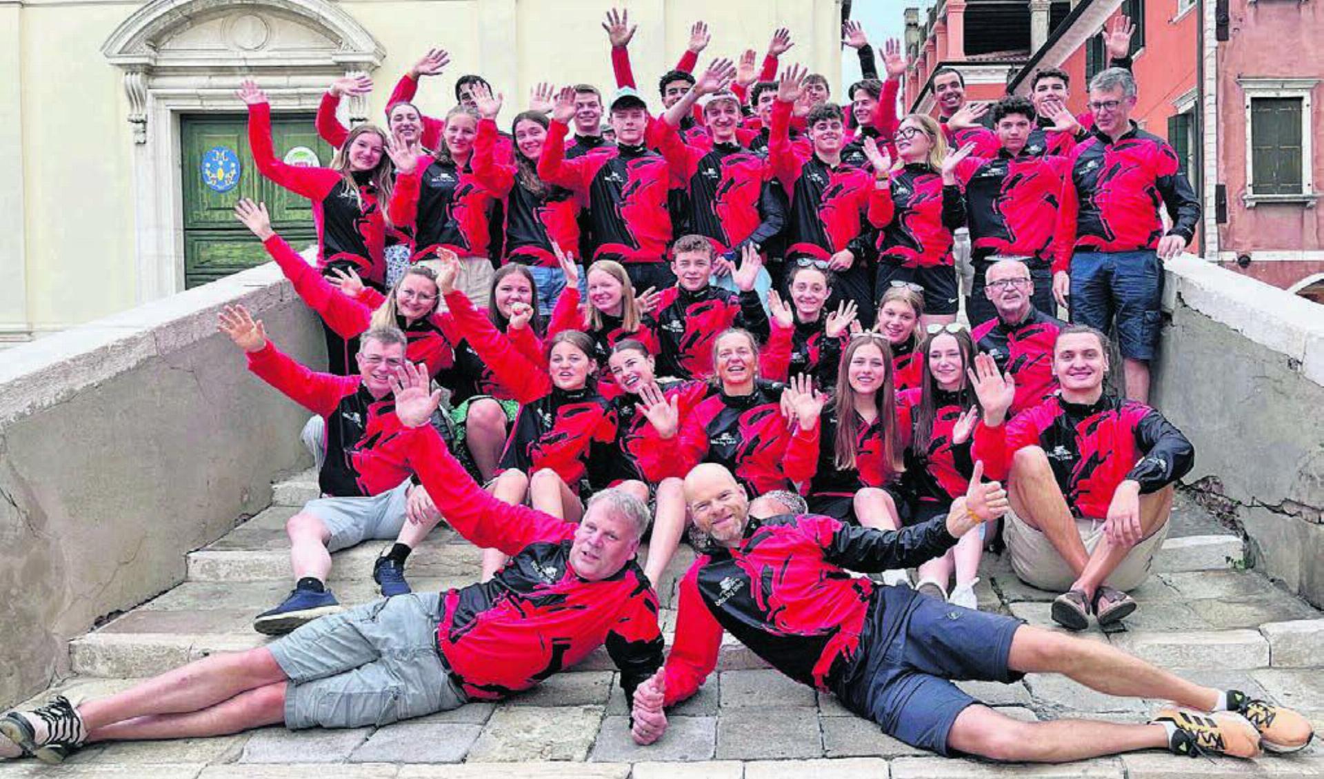 Ein einmaliges Erlebnis in einem Bild festgehalten. Die Finisher des «bbz by bike» in Sottomarina di Chioggia. Bilder: zg