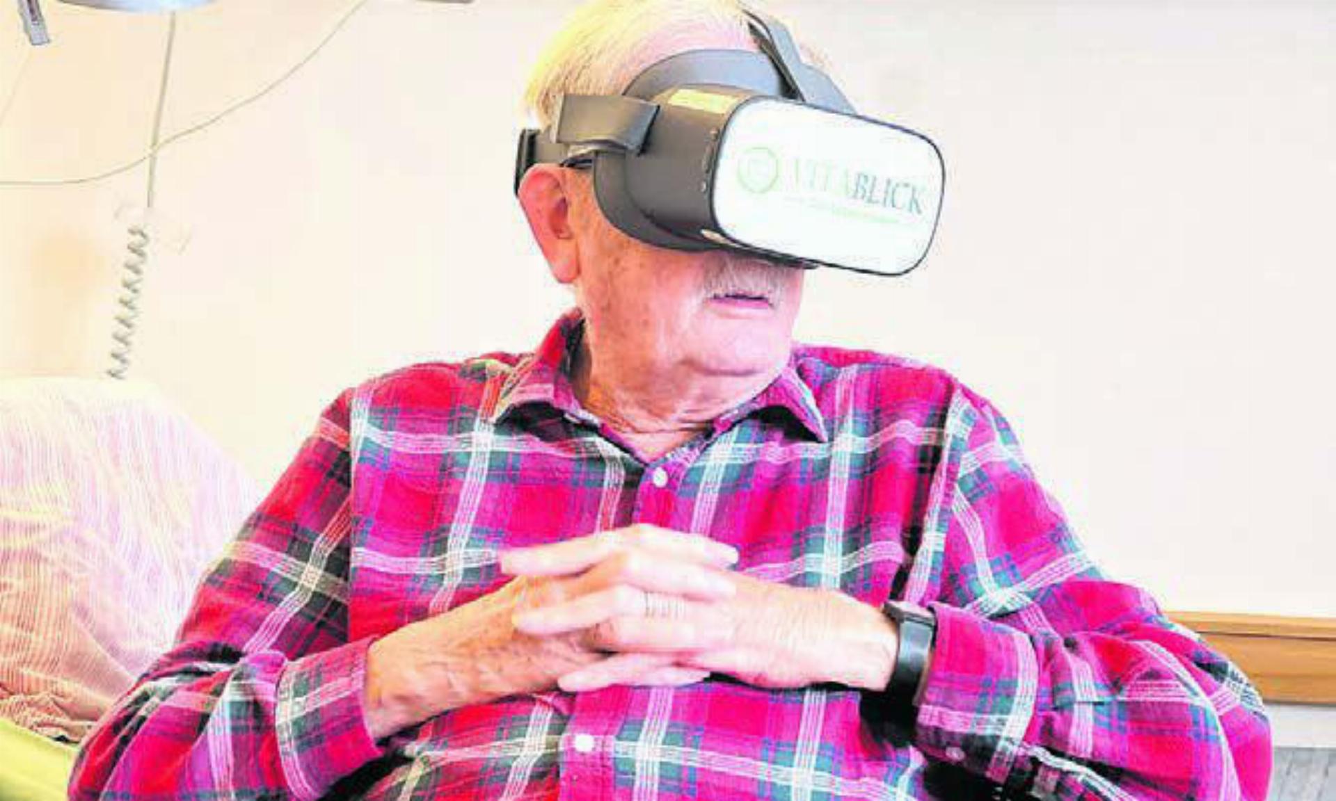 Der Einsatz der VR-Brille erlaubt es auch Menschen, die nicht mehr mobil Bild: zg