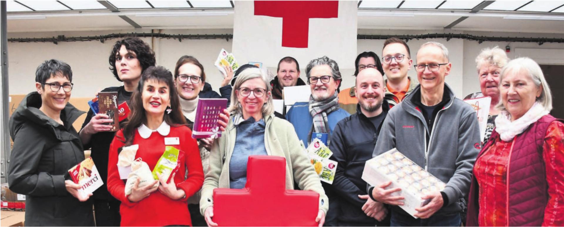 Die freiwilligen Helfer erhalten tatkräftige Unterstützung (v. l.): Colette Basler, SP-Grossrätin, Patti Basler, Kabarettistin, Regula Kiechle, Geschäftsführerin SRK Kanton Aargau, Laura Pascolin, neue Regionalstellenleiterin, und Marie-Helen Roniger, Leiterin der Regionalstelle Fricktal. Bilder: Monica Rast - Das Bild wird blockiert. – Möglicherweise durch einen aktiven Adblocker.