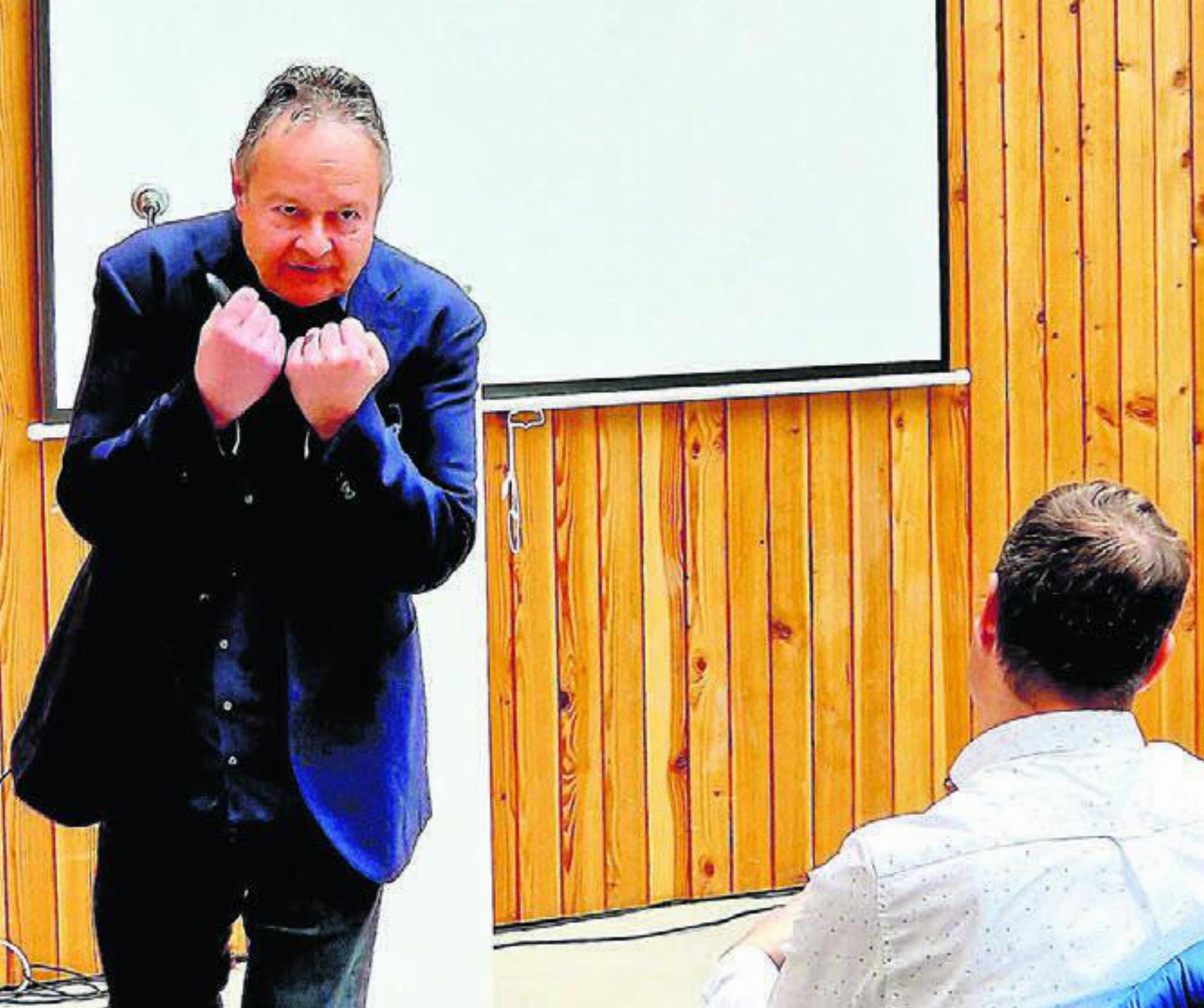 Thomas Buchelis Kurzvortrag war für die Zuhörenden ein wahrer Genuss. Bild: zg