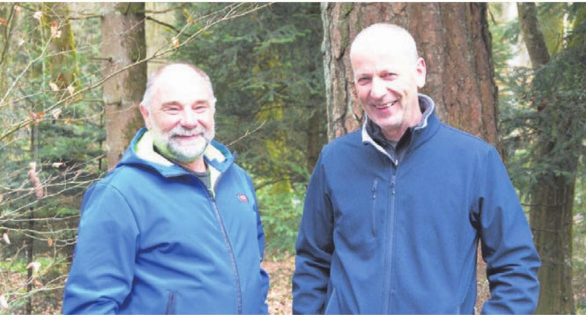 Urs Meyer (links) und Stefan Staubli waren je 36 Jahre lang Revierförster. Bild: ake - Das Bild wird blockiert. – Möglicherweise durch einen aktiven Adblocker.