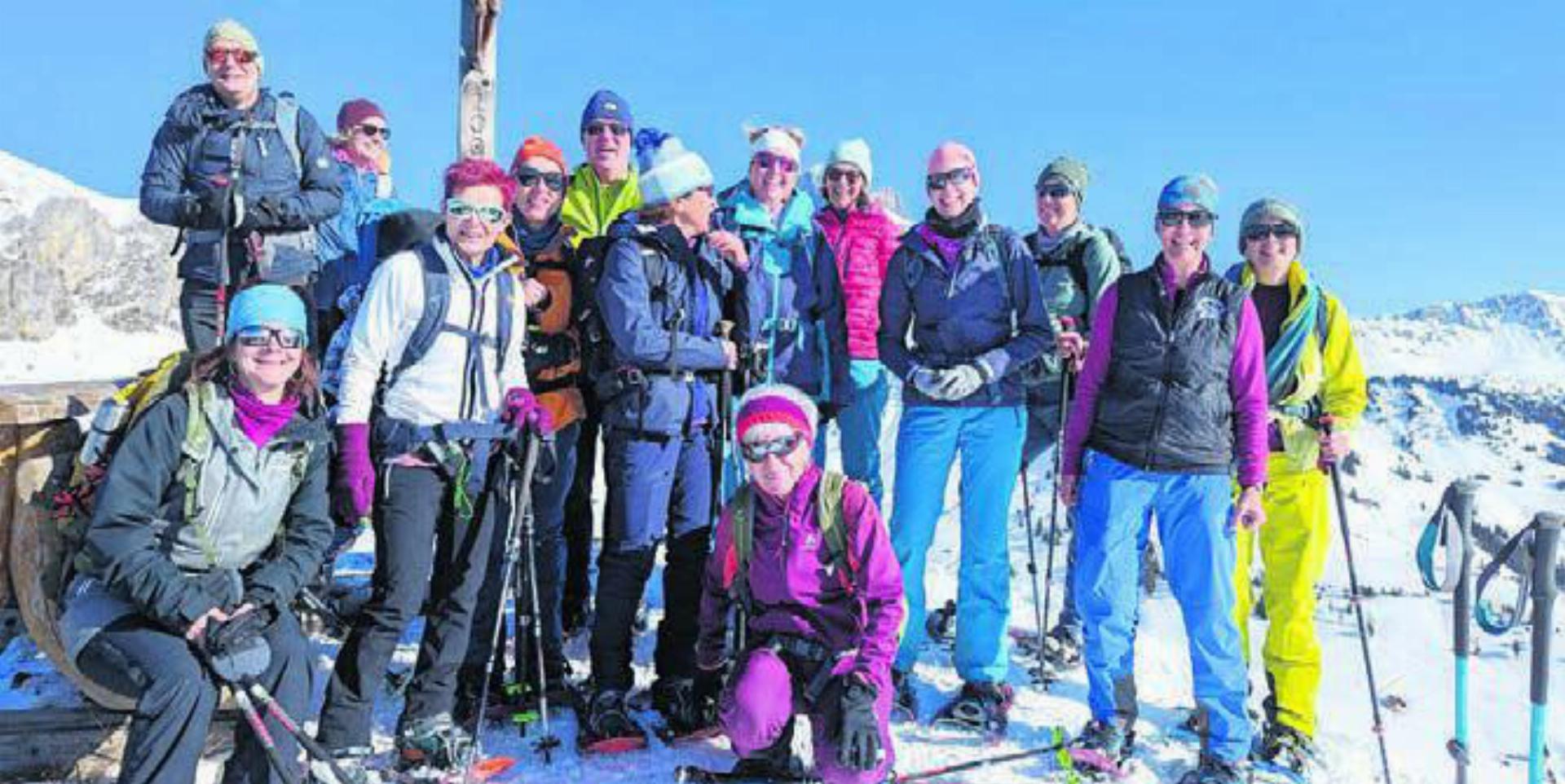 Die Naturfreunde hatten viel Spass auf der Schneeschuhtour. Bild: zg