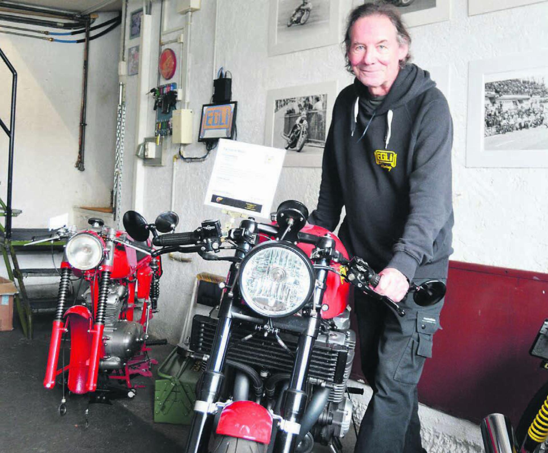 Alexander Frei hätte sich gewünscht, dass ein weiteres Egli-Motorrad hinzu kommt. Dazu kommt es nicht mehr. Bild: Annemarie Keusch