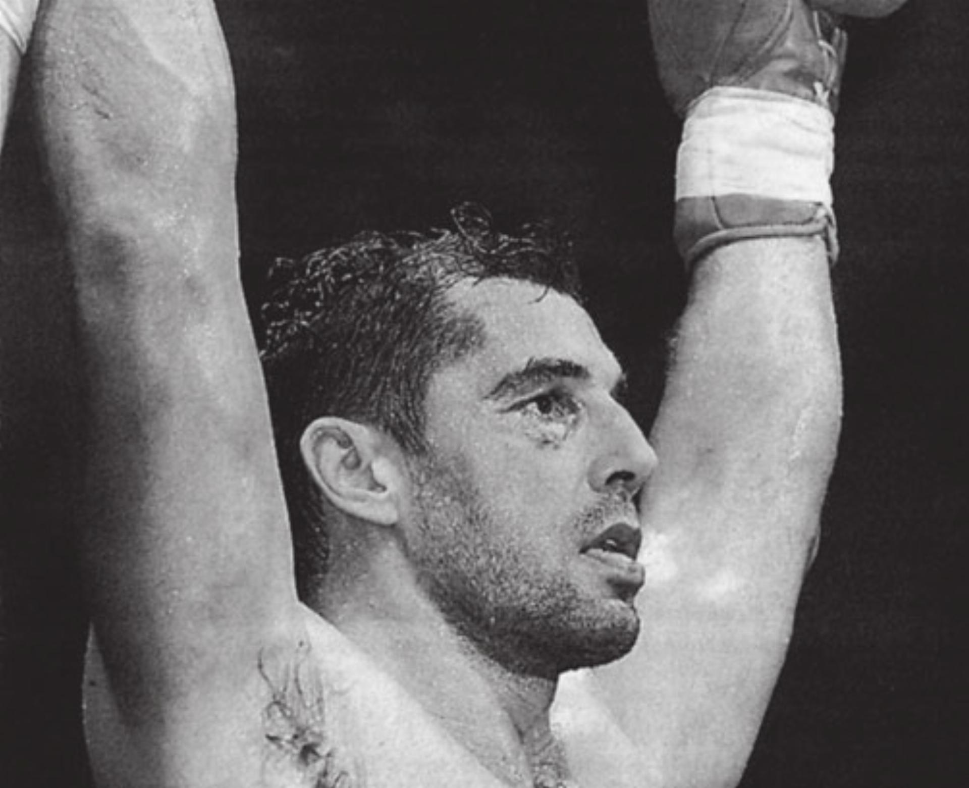 Andy Hug gewinnt auch seinen letzten Kampf in der Schweiz. Dabei sei die Anspannung riesengross gewesen, gibt der Wohler anschliessend vor versammelter Presse zu. 
Bild: Archiv