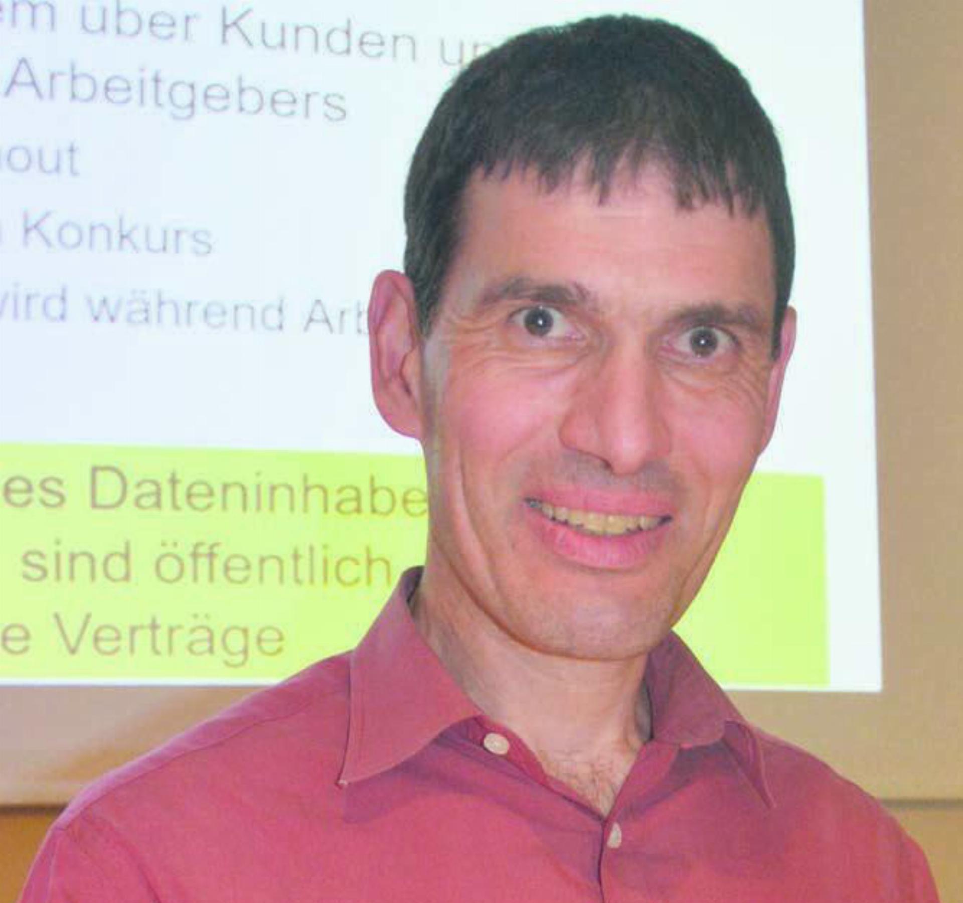 Hans R. Schibli, Aargauischer Gewerbeverband-Vizepräsident, machte die Gewerbler auf neue Richtlinien aufmerksam, warnte aber vor Überreaktionen. Bild: Roger Wetli