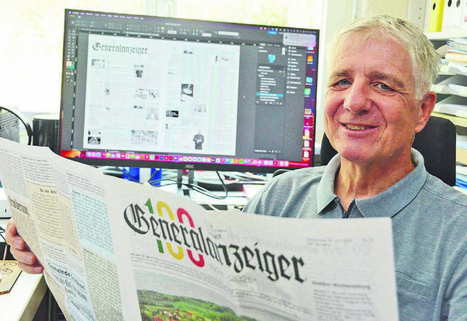 Seit sieben Jahren gibt der Hägglinger Marco Saxer die Dottiker Zeitung heraus. Zum 100. Geburtstag hat der Verleger eine Jubiläumsausgabe produziert, welche Einblicke ermöglicht in die Geschichte des Anzeigers. Bild: Chregi Hansen