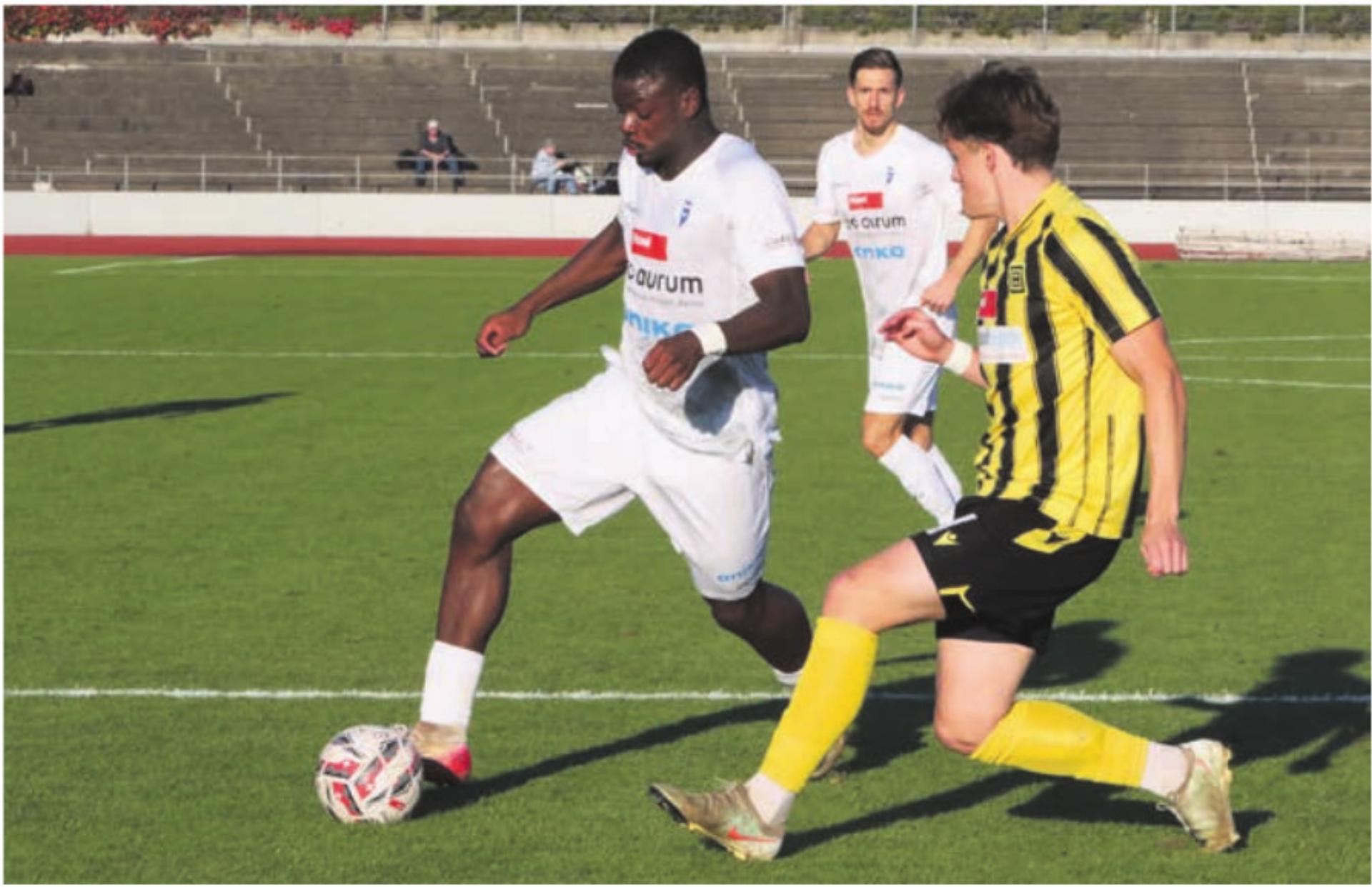 Dramane Sissoko (links) erzielt das entscheidende Tor zum 1:0-Erfolg. Bild: Archiv - Das Bild wird blockiert. – Möglicherweise durch einen aktiven Adblocker.