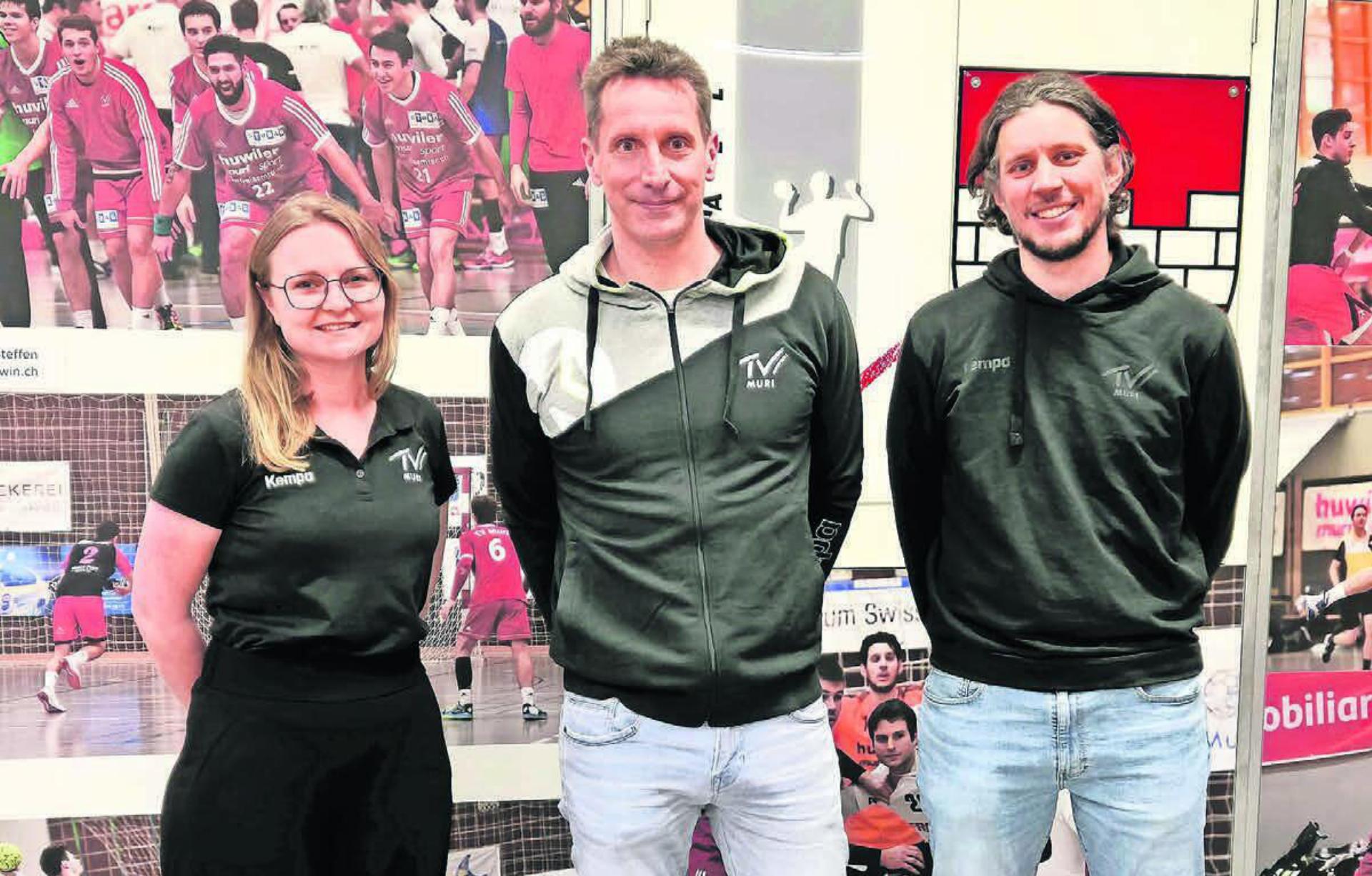 Eine neue Ära ist eingeläutet. Von links: Präsidentin Lucia Schroth, der neue Trainer Björn Navarin und Sportchef Tobias Wipf. Bild: zg