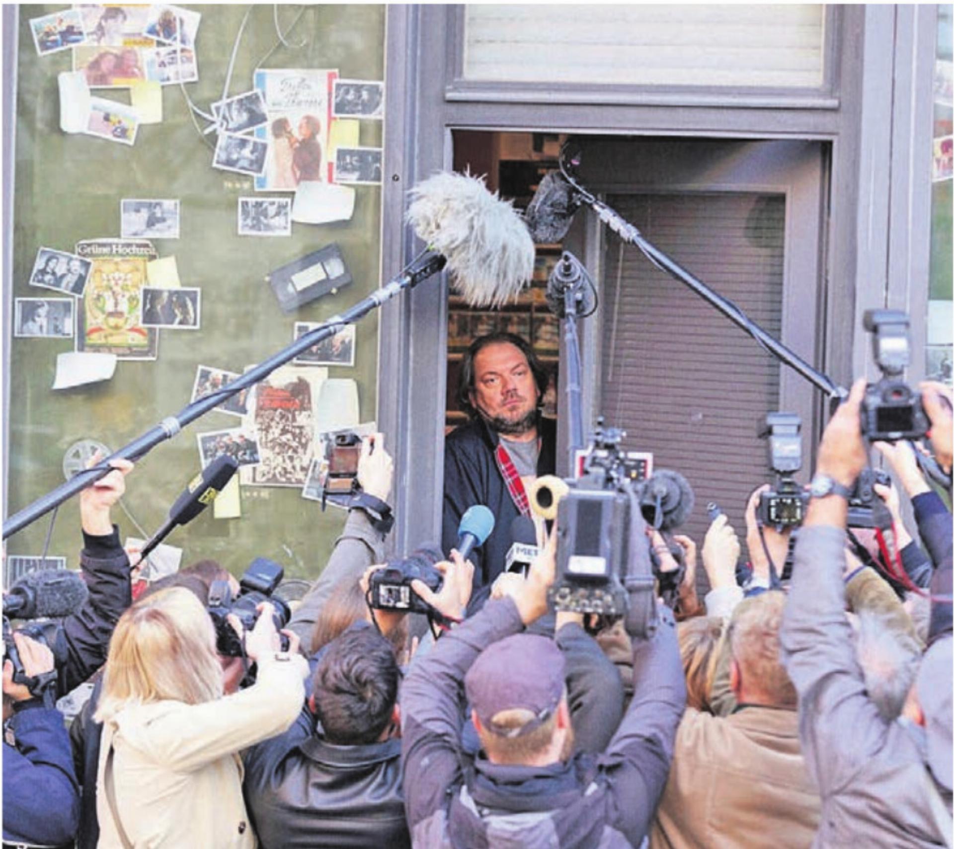 «Der Held vom Bahnhof Friedrichstrasse»: Die Tücken des unverhofften Ruhms. Bild: zg - Das Bild wird blockiert. – Möglicherweise durch einen aktiven Adblocker.