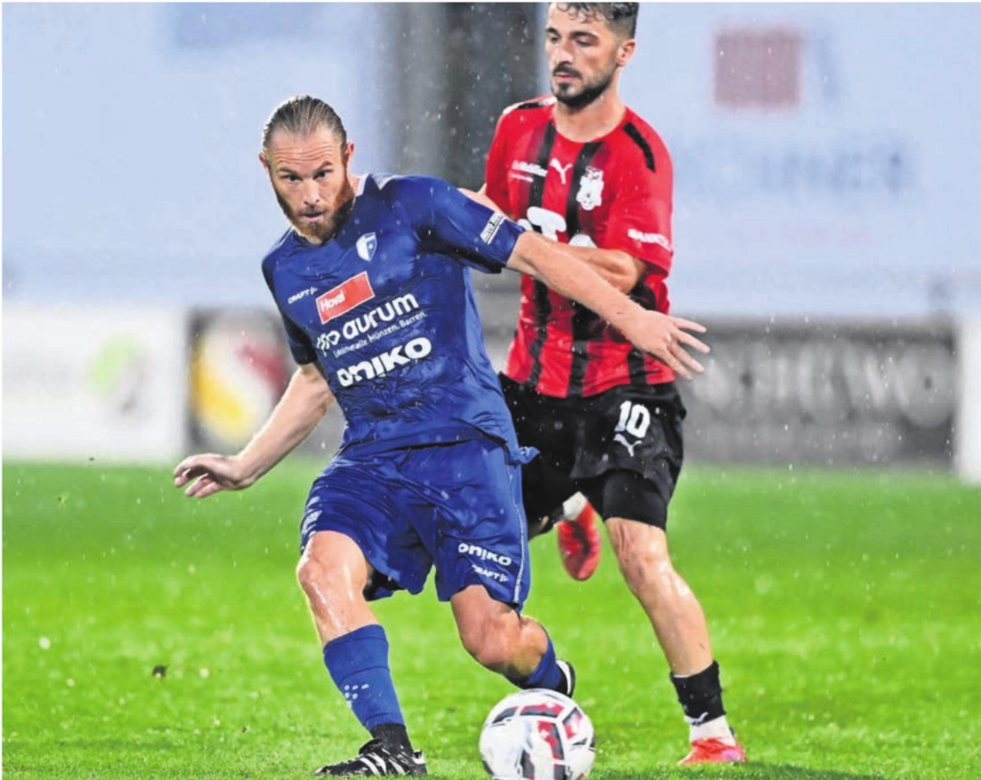 Michael Weber (links) beim einzigen Wohler Sieg in dieser Saison gegen den FC Münsingen. Der Zofinger unterstützt Menschen beim Aufbau gesunder Gewohnheiten. Dem FCW will er helfen, wieder Punkte einzufahren.
Bilder: Archiv/awa, Screenshot Youtube - Das Bild wird blockiert. – Möglicherweise durch einen aktiven Adblocker.