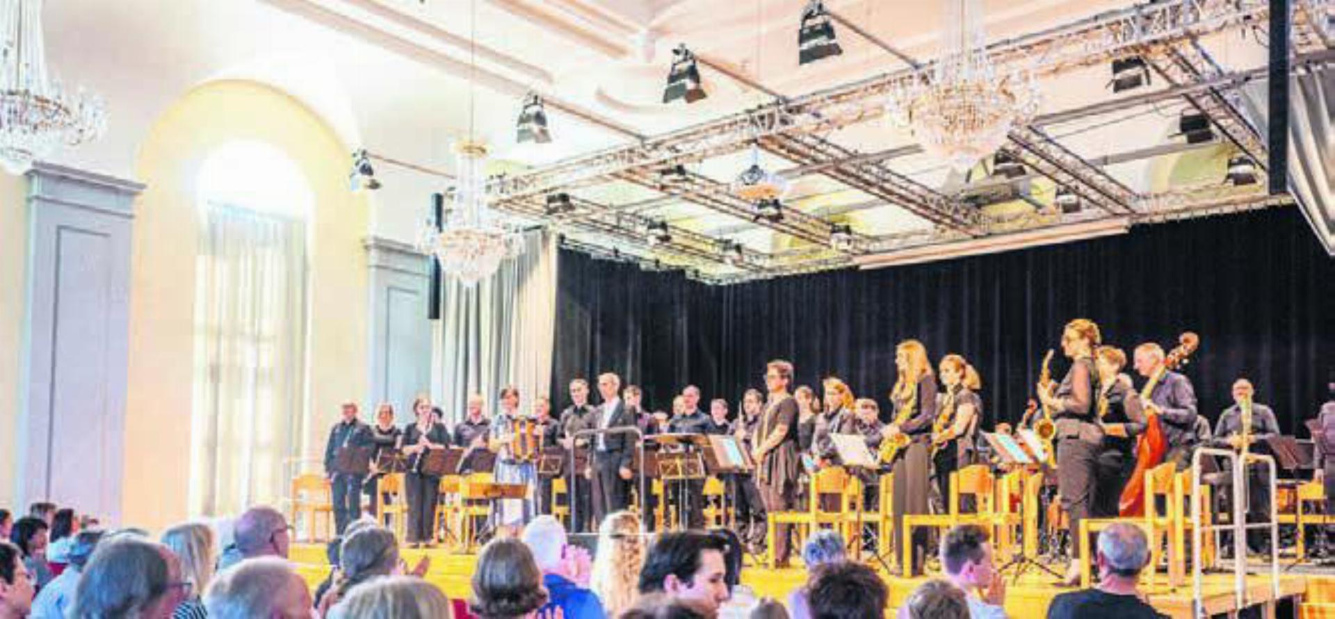 Die Musik Muri begeisterte ihr Publikum im Festsaal. Bild: zg