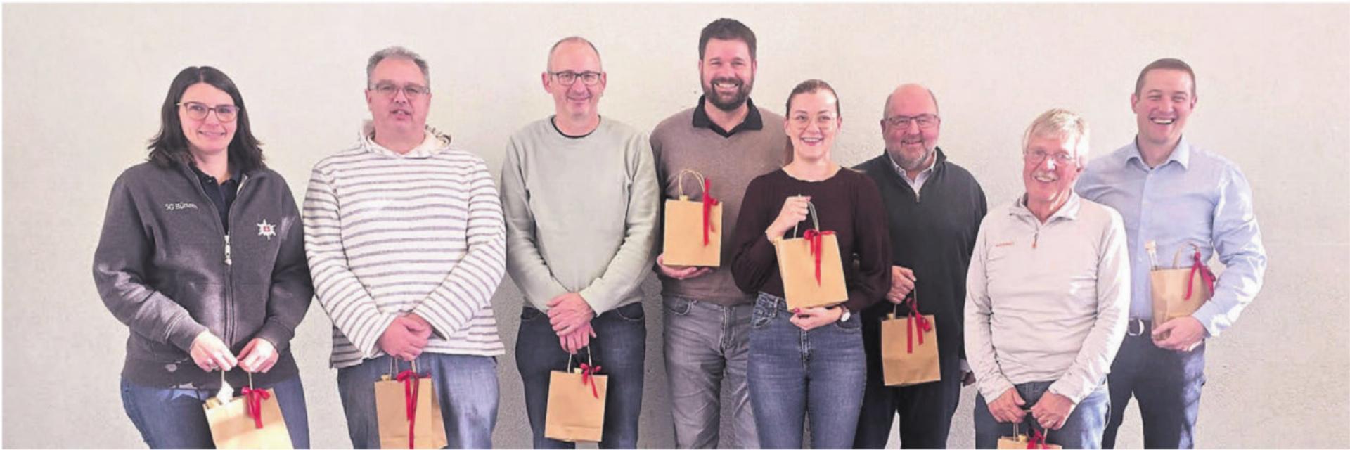 Der Bezirksvorstand traf an diesem Tag am besten. Präsident Markus Mathis (rechts) sicherte sich das Höchstresultat. Bild: zg - Das Bild wird blockiert. – Möglicherweise durch einen aktiven Adblocker.