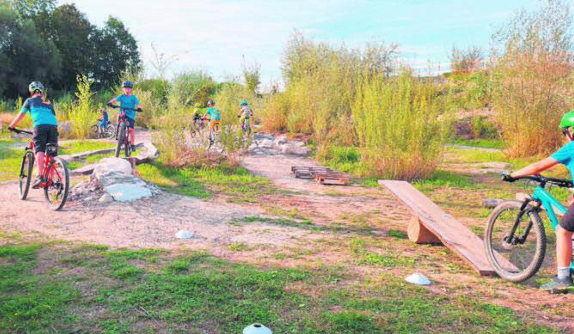 Der neue Skills Park bietet ideale Rahmenbedingungen für den Bike-Nachwuchs. Bild: zg