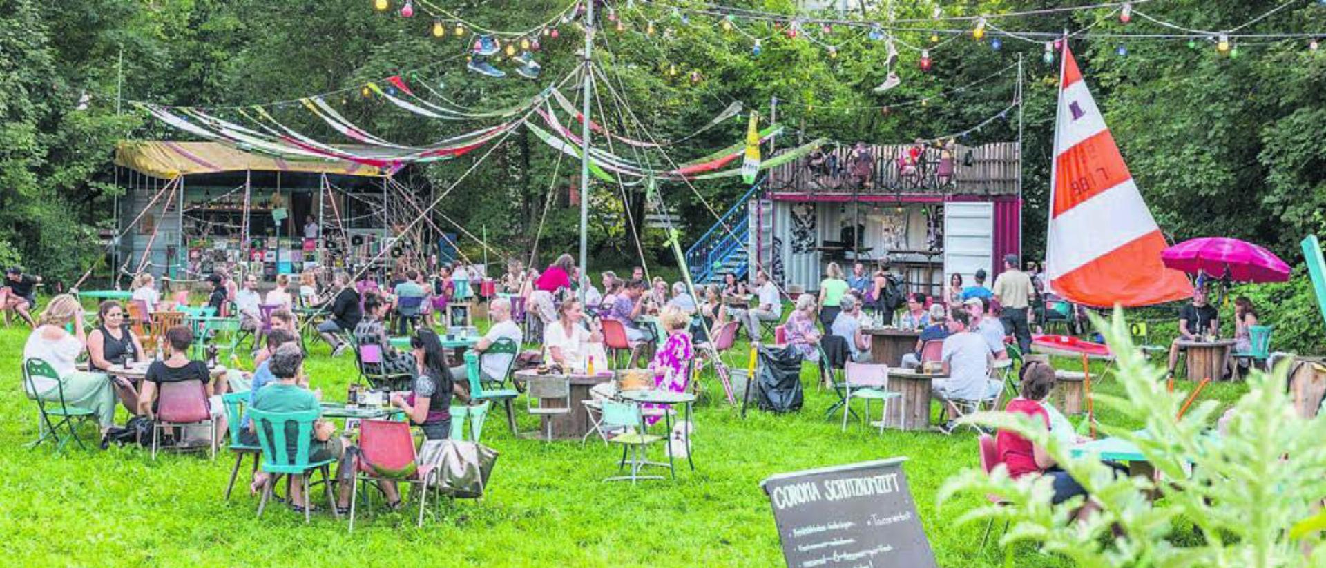 Die Mitte-Fraktion möchte, dass die Sommerbar auch während dem Bau der Überbauung der Stach AG aufgestellt werden kann. Bild: Archiv - Das Bild wird blockiert. – Möglicherweise durch einen aktiven Adblocker.