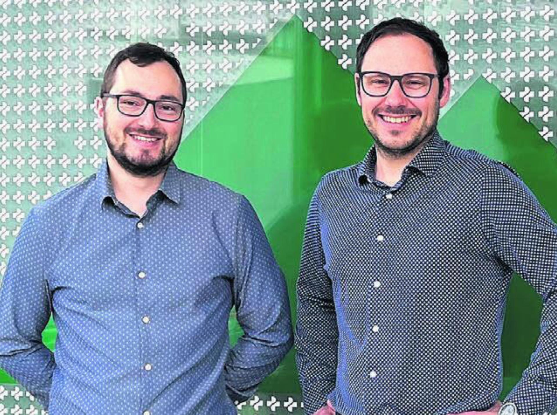Alain (links) und Pascal Jost setzen die Erfolgsgeschichte der Berg-Apotheke in Villmergen in dritter Generation fort. Bild: wam